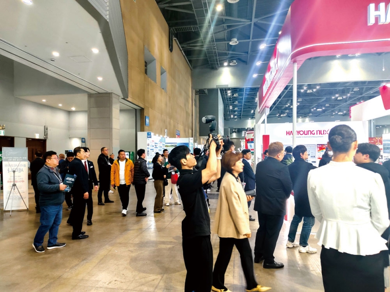 全球塑膠巨頭齊聚，展示前沿技術設備-拷貝
